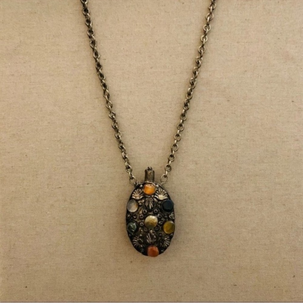 Vintage | Long Antique Indian Pendant - Picture 4 of 11